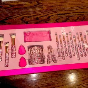 Glitz and glam makeup brushes PINK